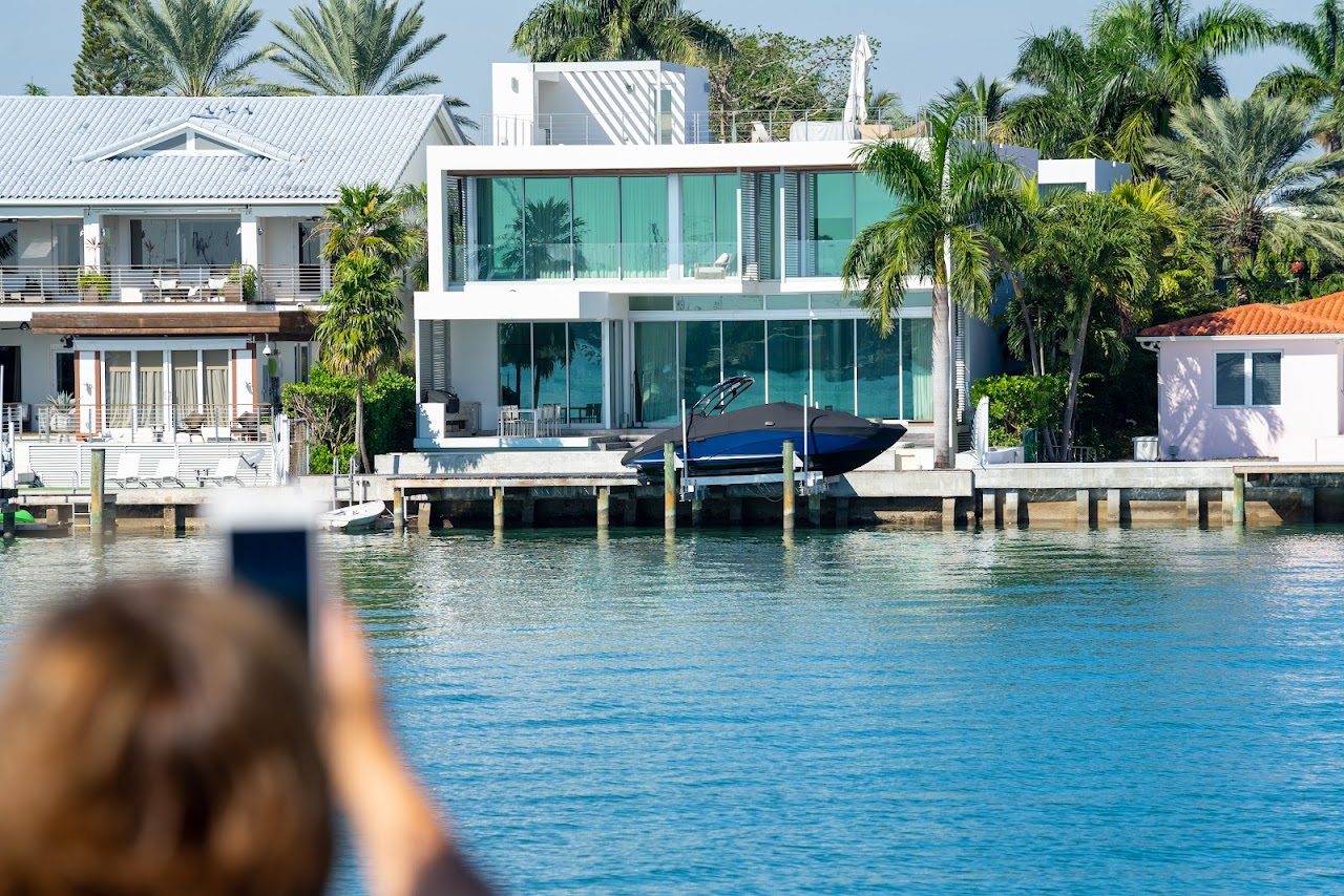 Scarlet Lady - Key West & Bimini Beach Club